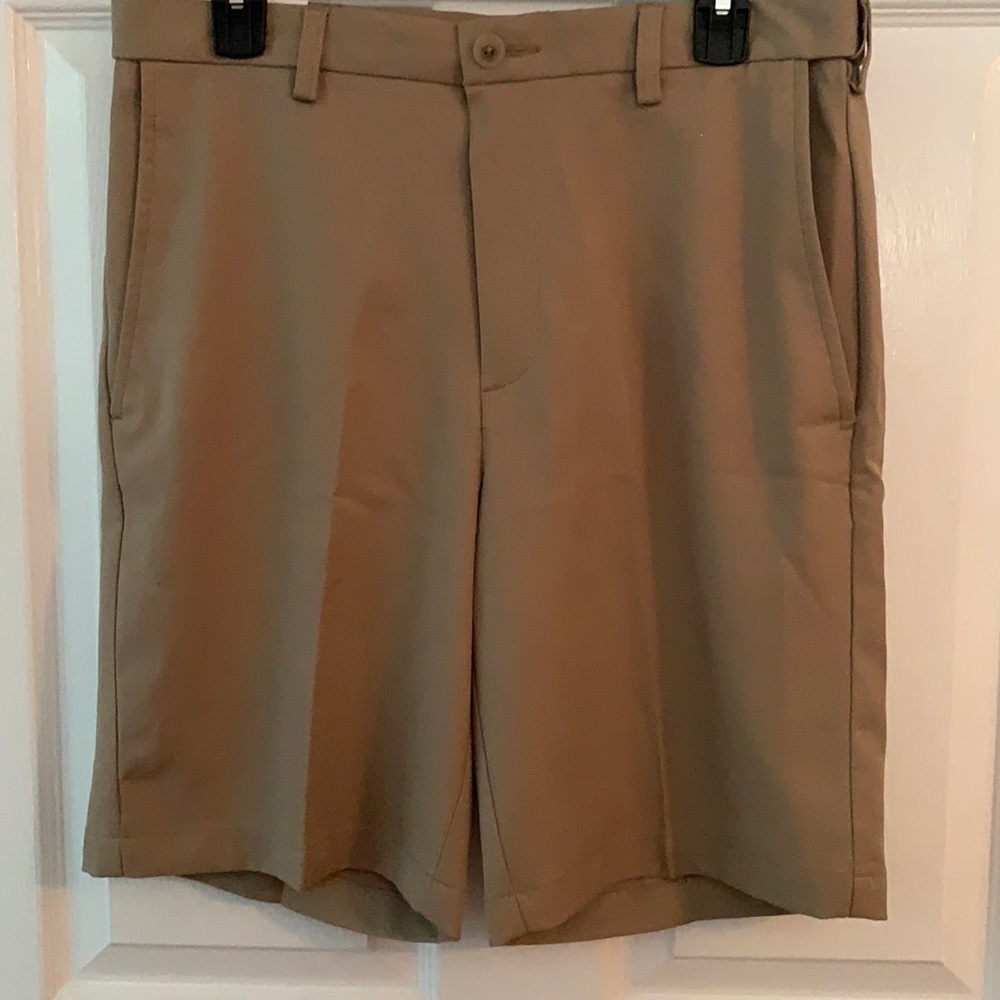 NWT Men’s Haggar shorts size 32